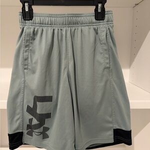 Under Armour Youth Medium Light Gray Athletic Shorts- Like New